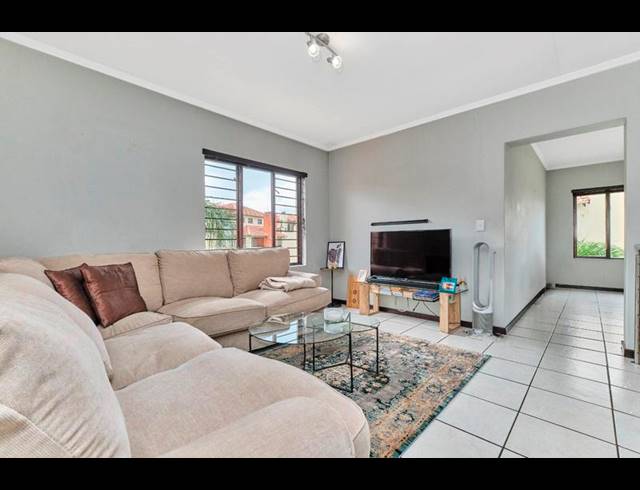 2 BEDROOM APARTMENT FOR SALE IN SUNNINGHILL